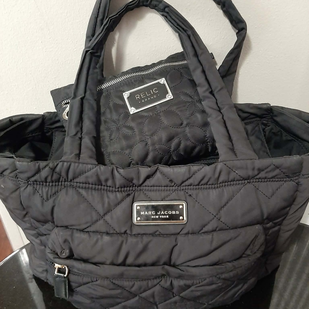 MARC JACOBS Black Quilted Nylon Tote with Matching RELIC Pouch - Picture 8 of 9